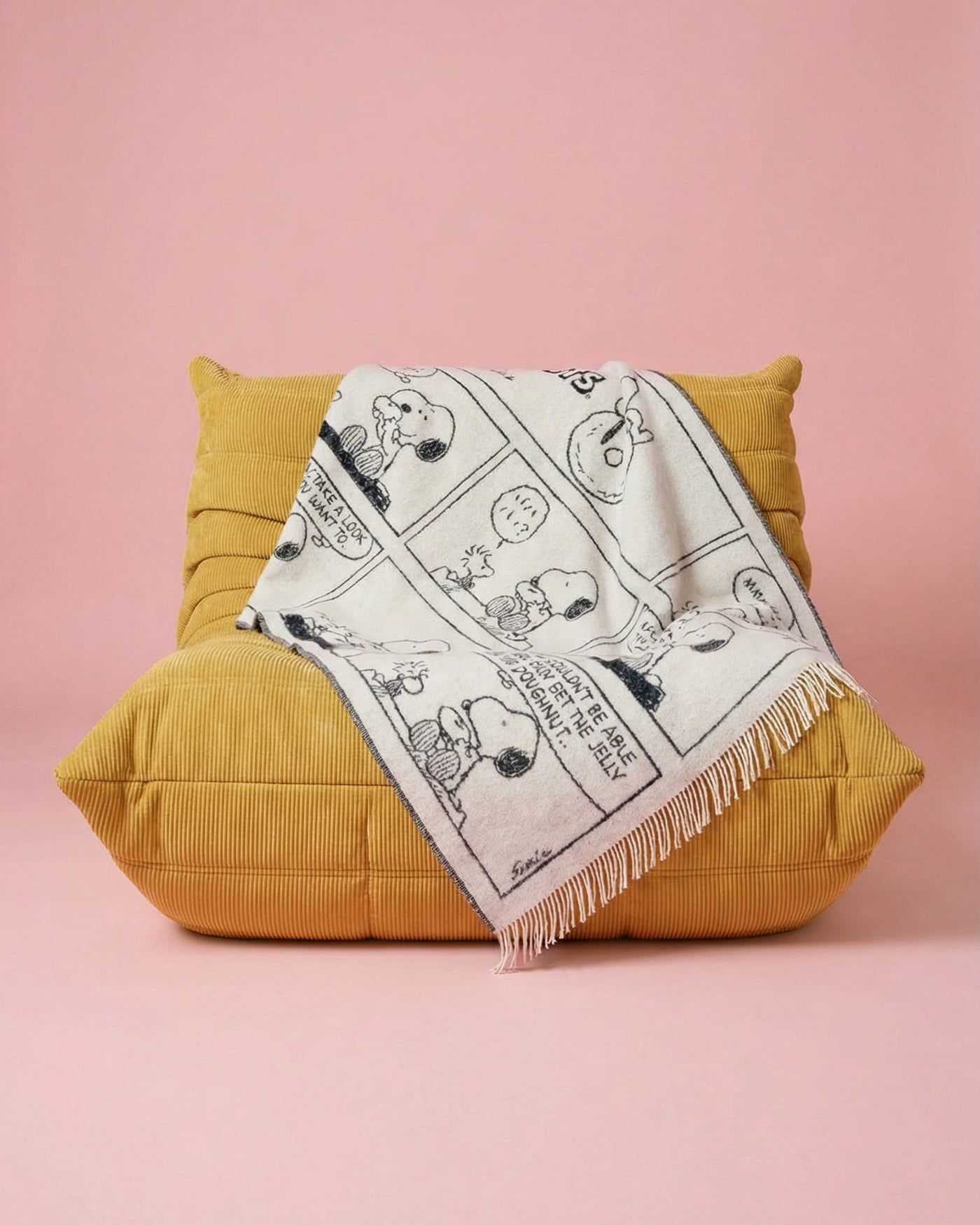 Peanuts comic strip wool blanket in white and black