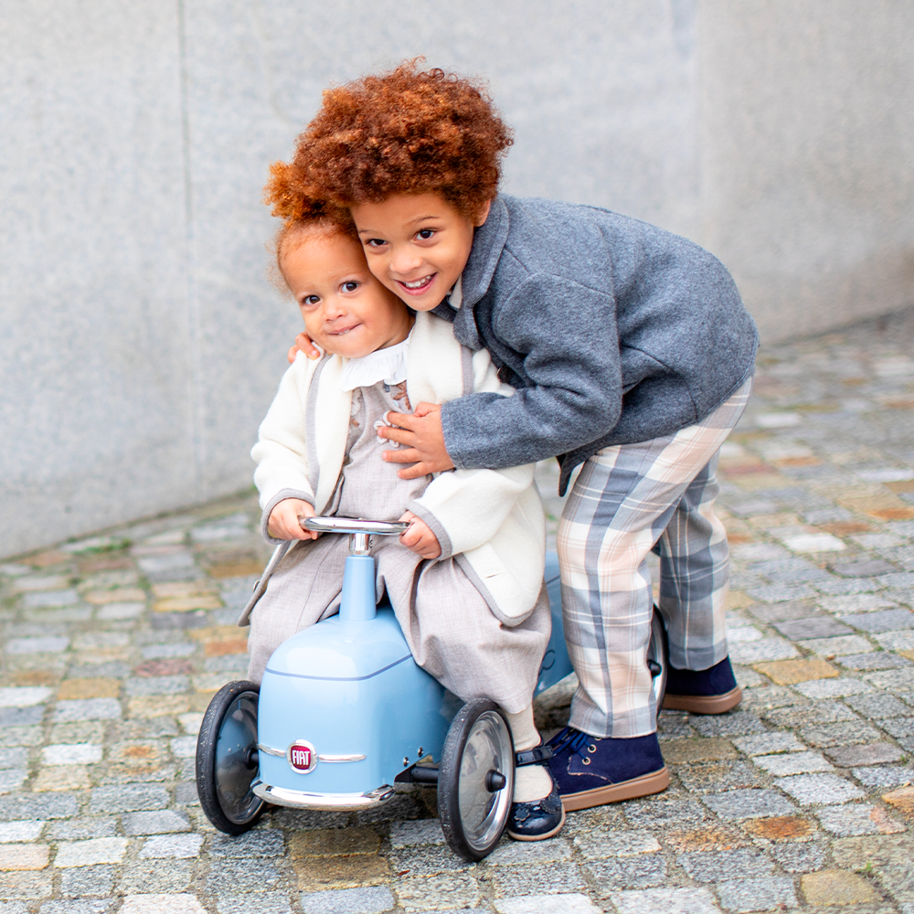 Children playing with the Baghera Fiat 500 ride-on