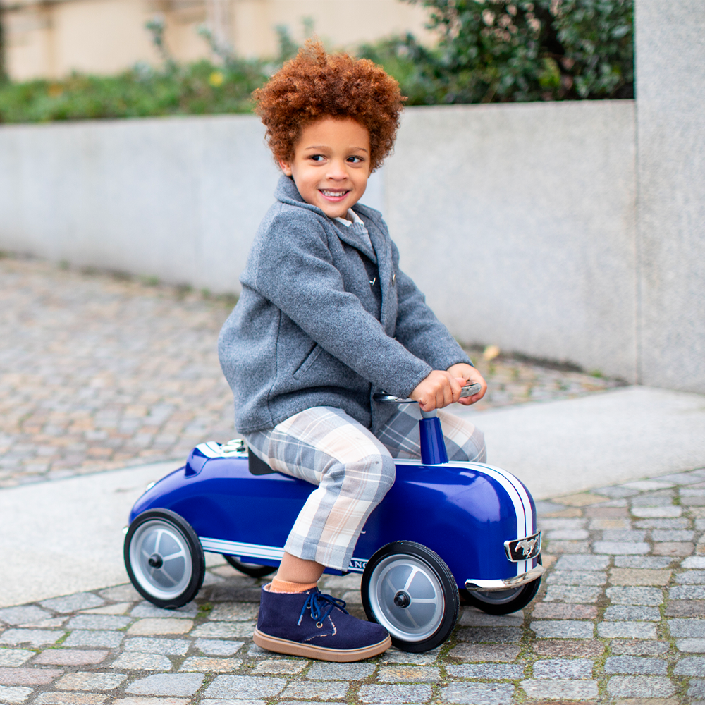 A child riding the blue Baghera Ford Mustang